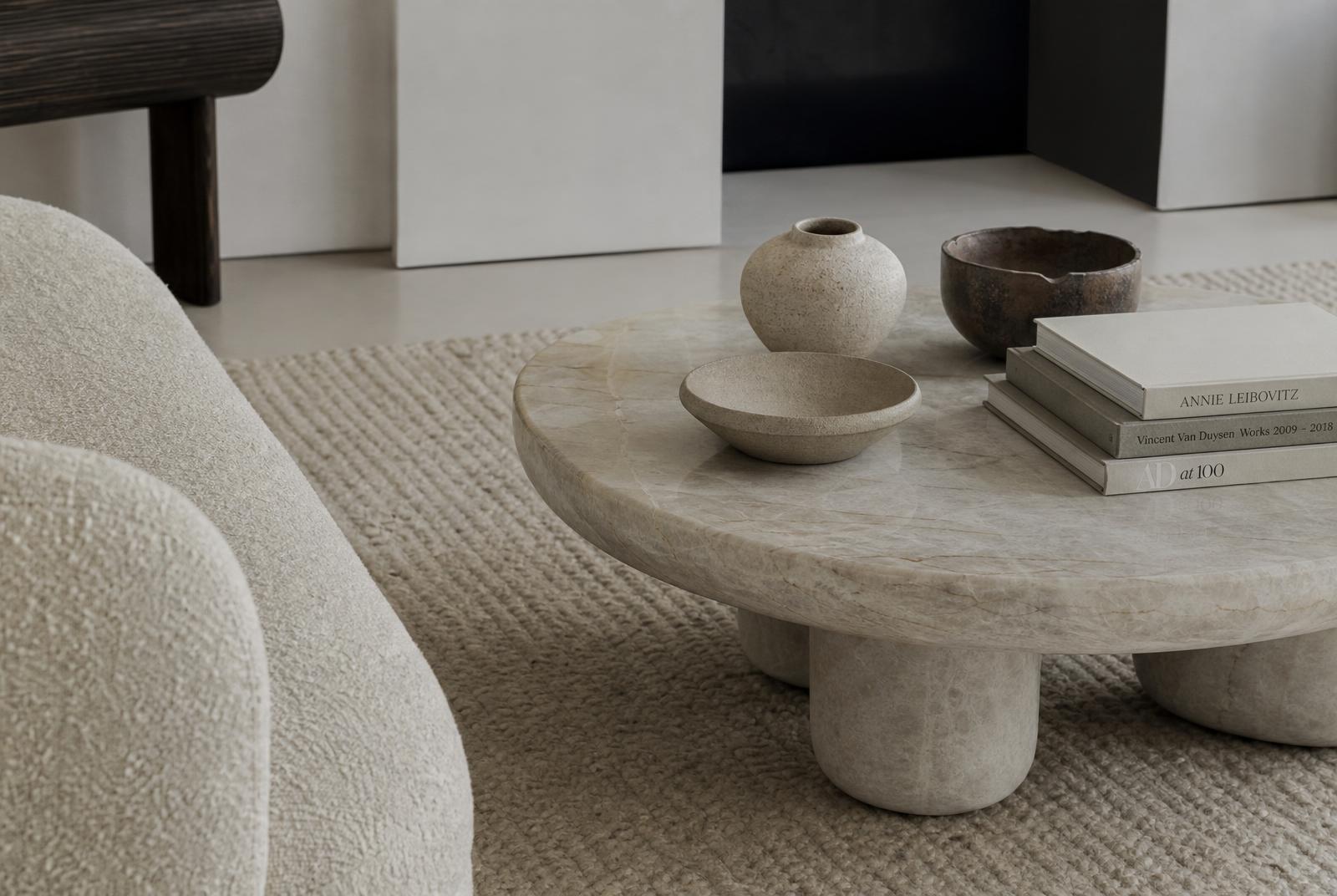 Composición material — piedra, lino y cerámica